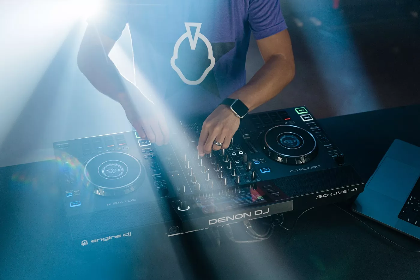 DJ Karo při hraní